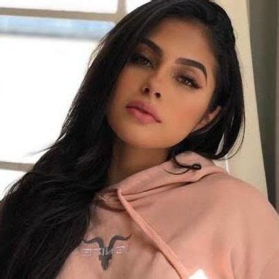 Meet Amanda Trivizas: Her Life, Style, and Success on Social .